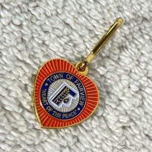 5/$35 Vintage Heart Shaped Town of Fairview Enamel Zipper Pull Keychain Charm